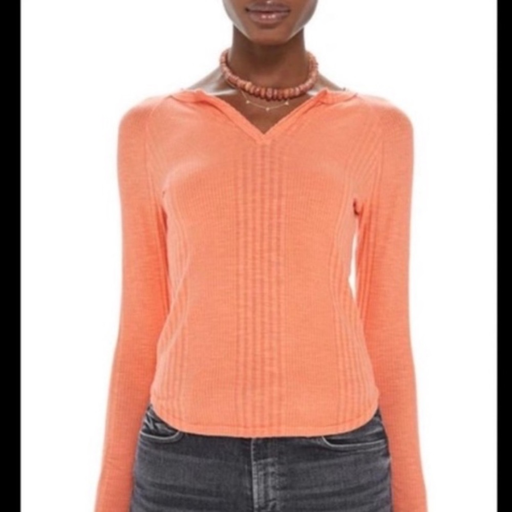 MOTHER The Split Varsity Split Neck‎ Top In Ora Coral Large